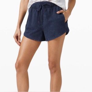 Lululemon inner glow 3’ short